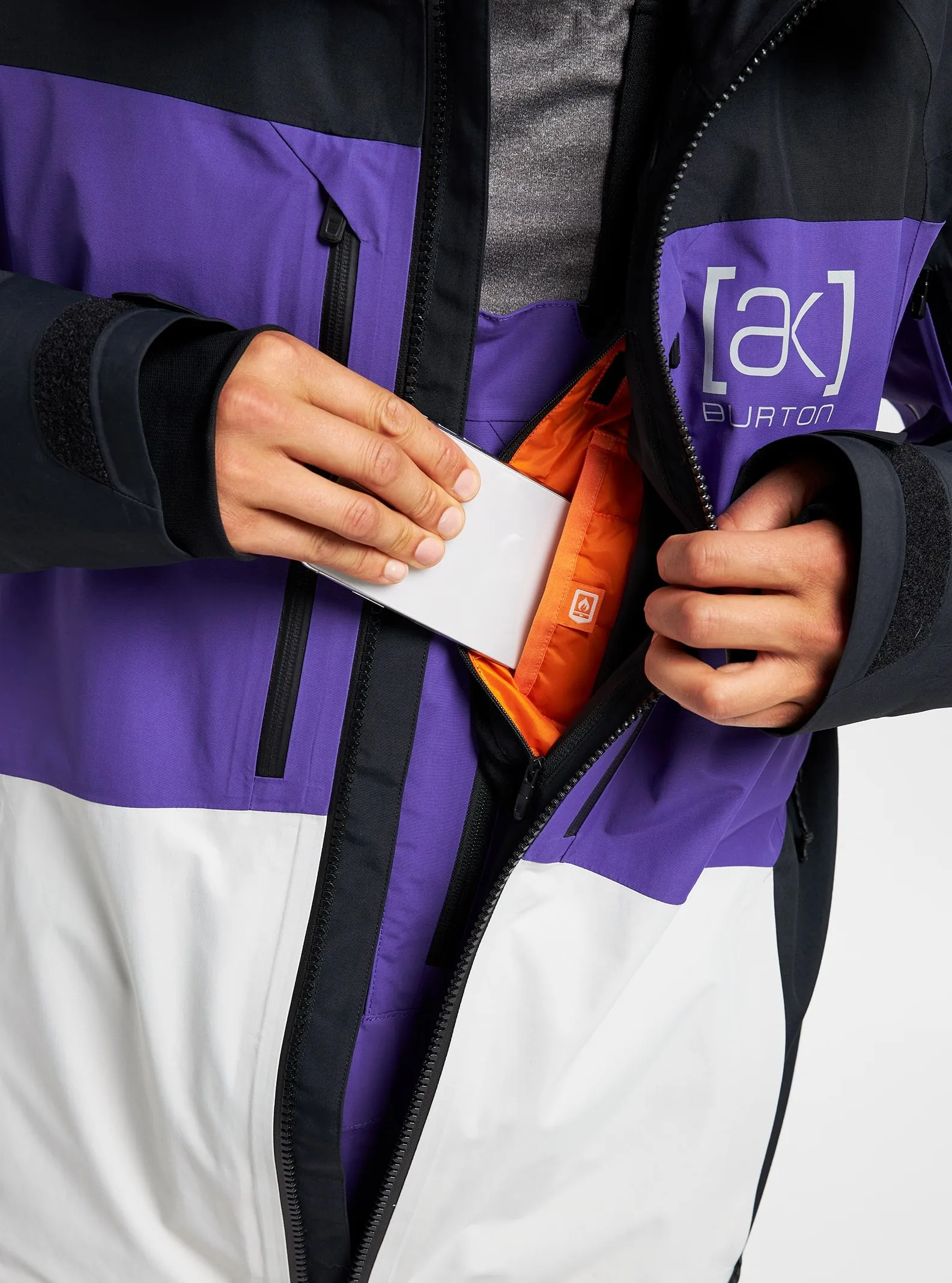 [ak] GORE-TEX Swash Snowboard Jacket 2022