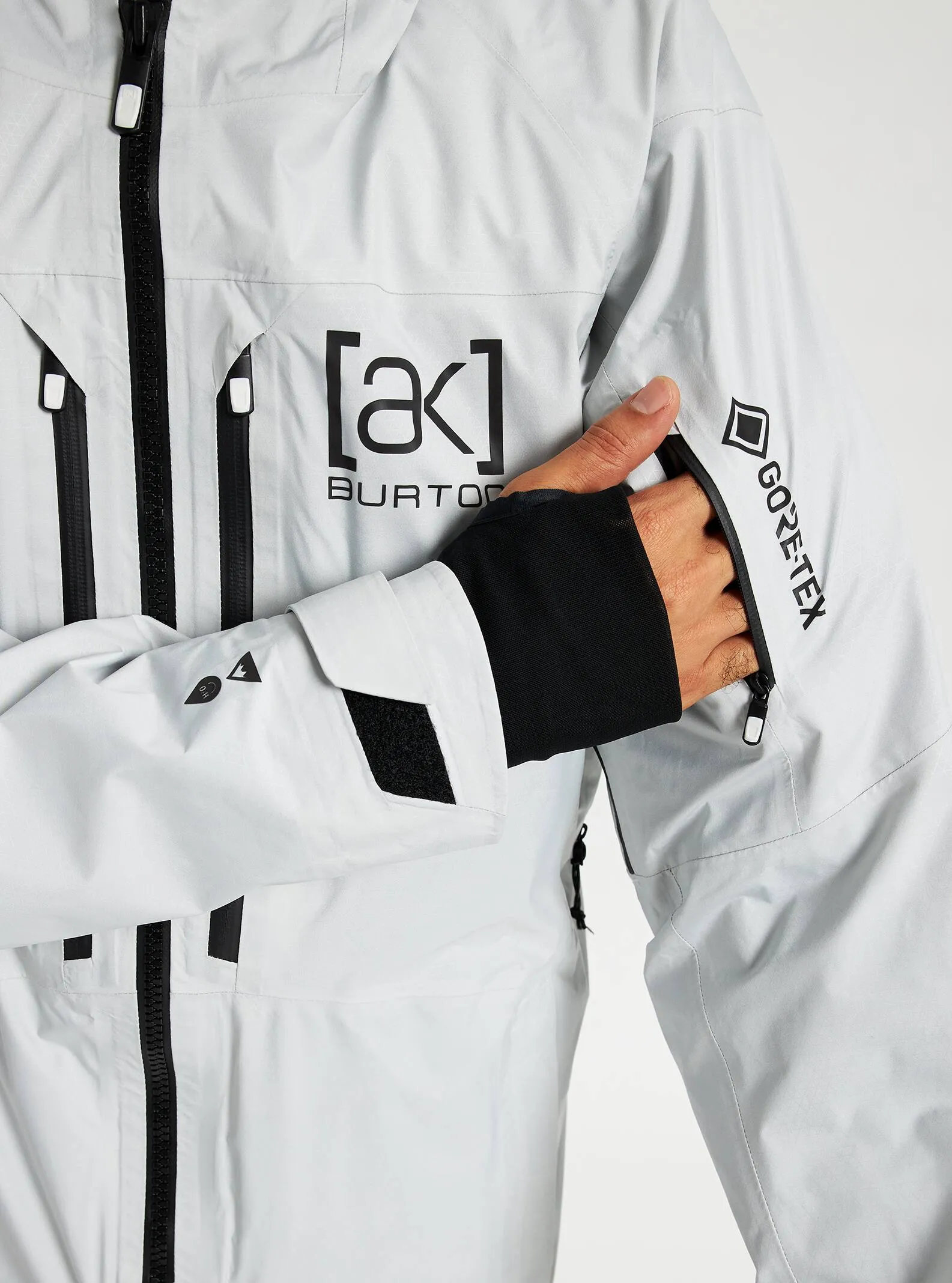 [ak] GORE-TEX Swash Snowboard Jacket 2022