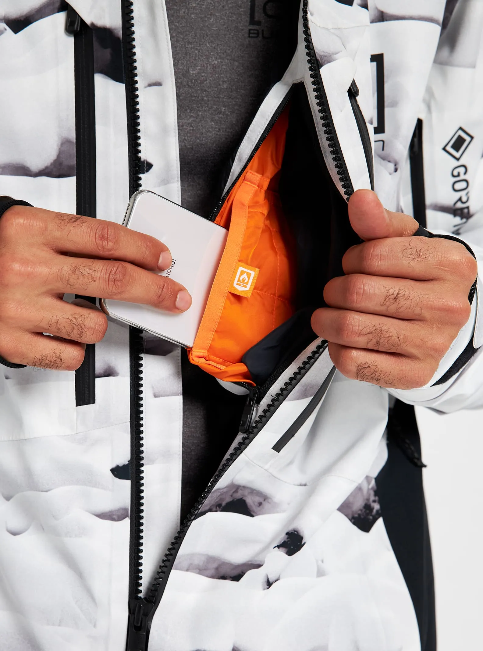[ak] GORE-TEX Swash Snowboard Jacket 2022