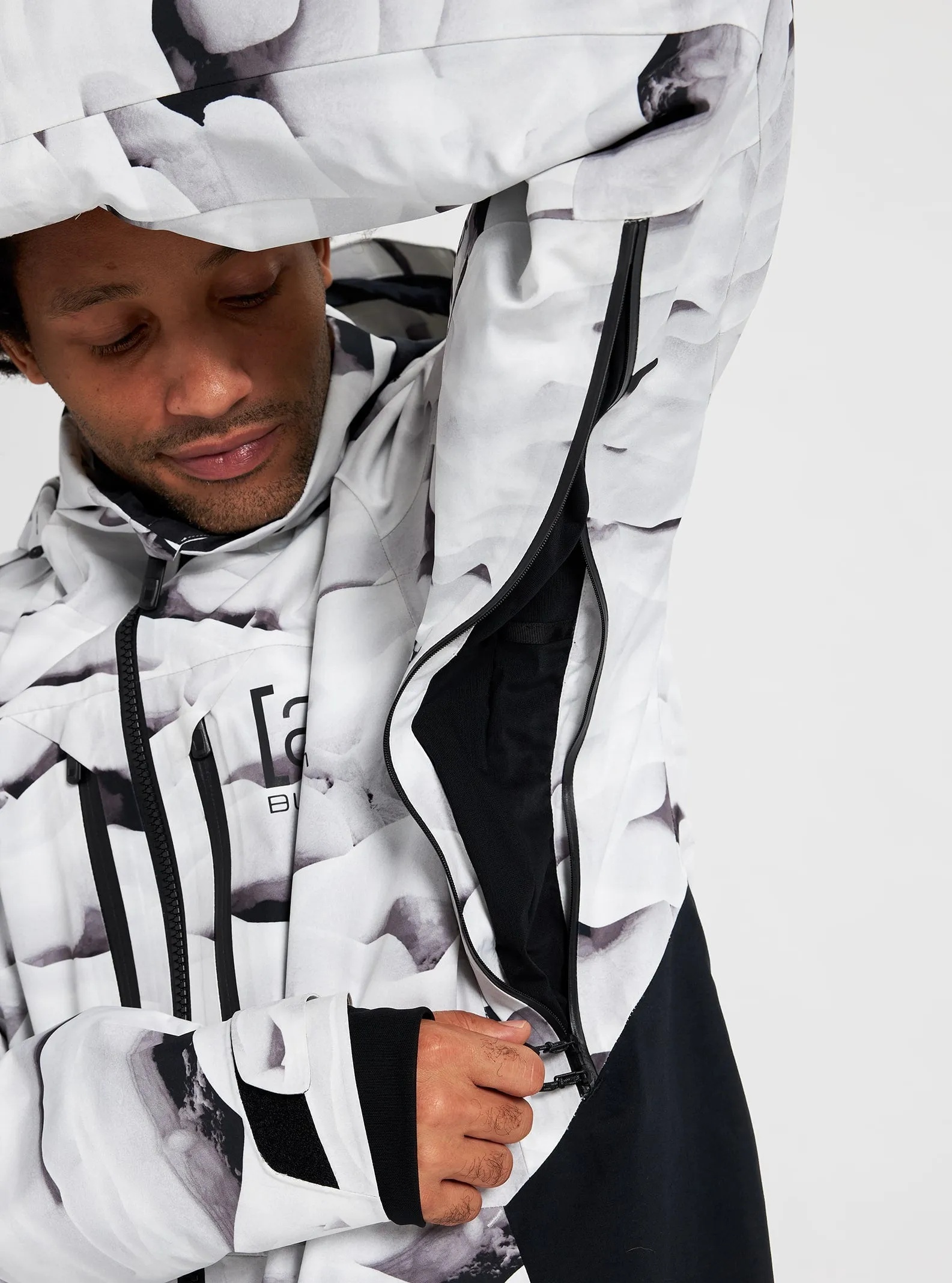 [ak] GORE-TEX Swash Snowboard Jacket 2022