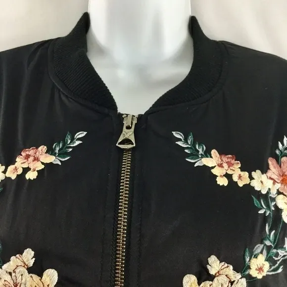 AMERICAN EAGLE Black Floral Embroidered Bomber Jacket Size M