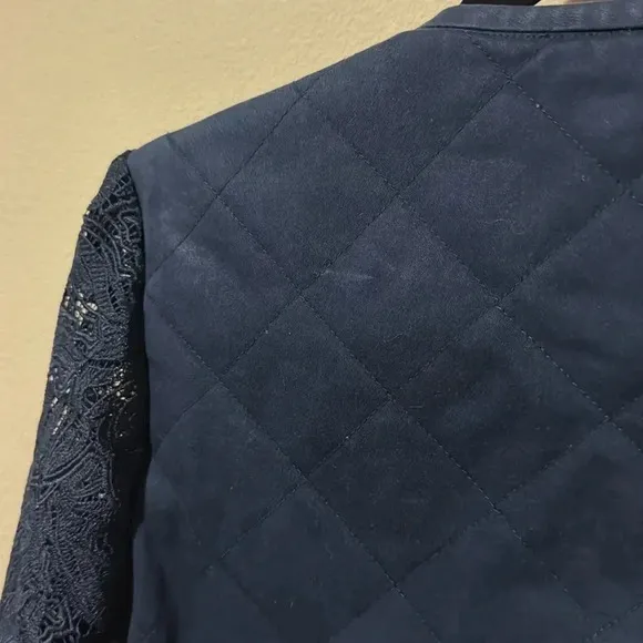 AMUR Teagan quilted bomber jacket laced sleeved- large. Great condition.
