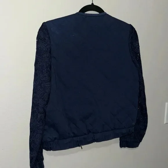 AMUR Teagan quilted bomber jacket laced sleeved- large. Great condition.