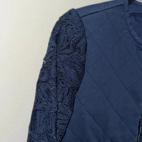 AMUR Teagan quilted bomber jacket laced sleeved- large. Great condition.