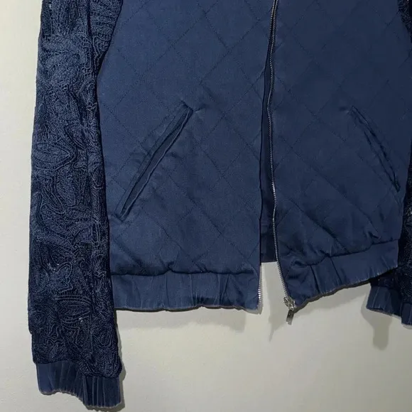 AMUR Teagan quilted bomber jacket laced sleeved- large. Great condition.