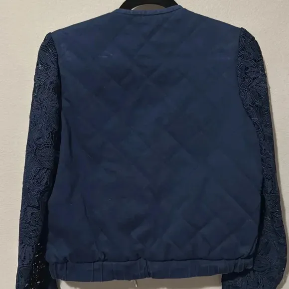 AMUR Teagan quilted bomber jacket laced sleeved- large. Great condition.