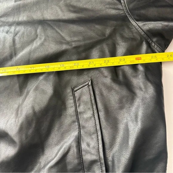 Black Oversized faux Leather zip up cinch waist collared bomber jacket women’s L
