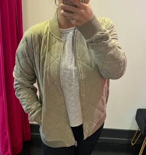 BOMBER JACKET