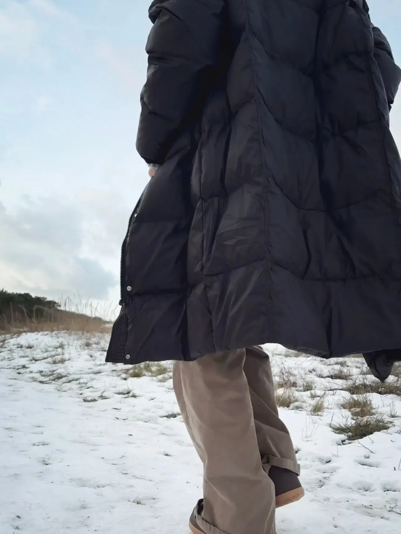 DOWN COAT - BLACK