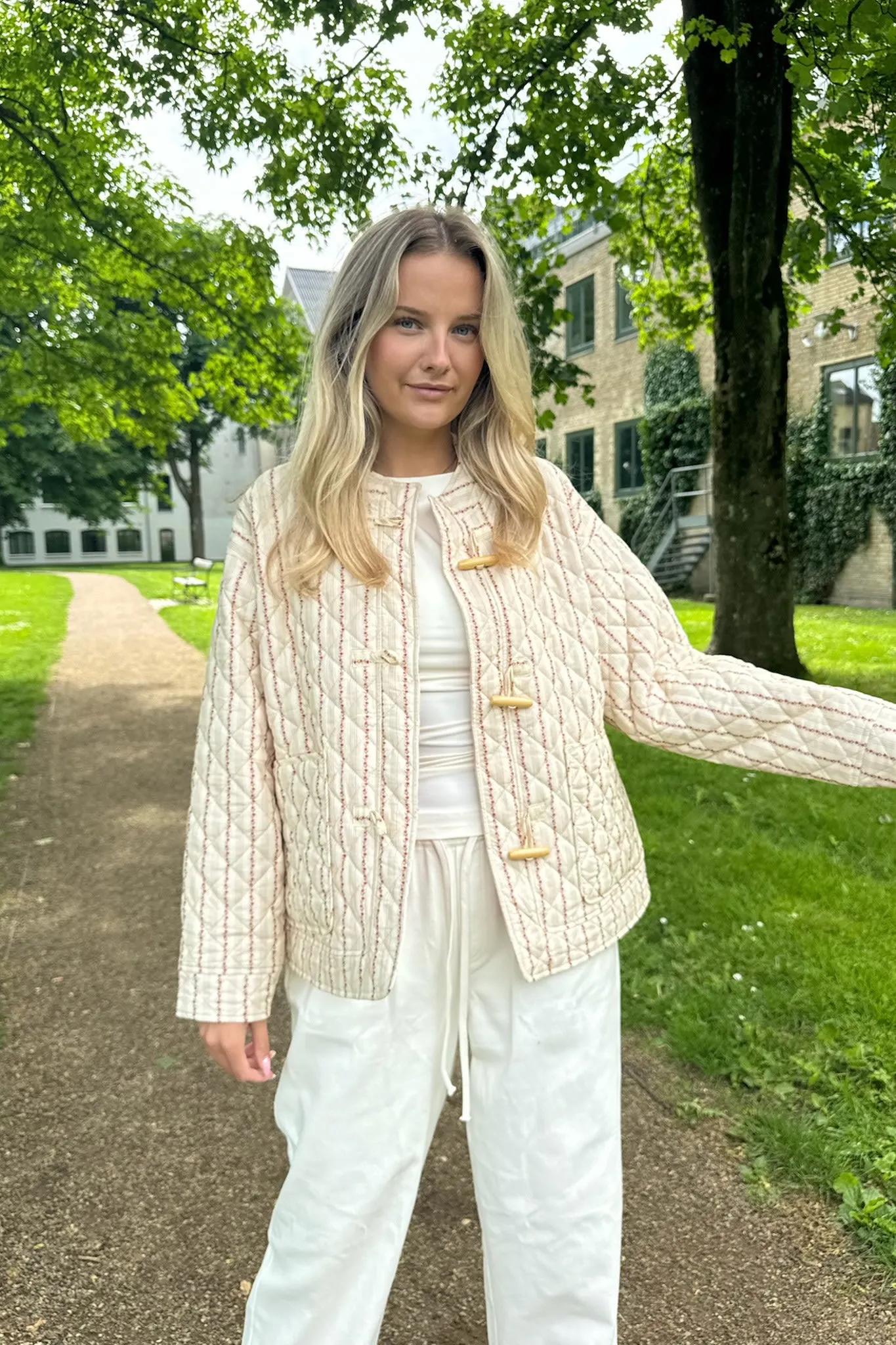 EmmaIC Quilted Jakke - Beige Rød Blomster Striber