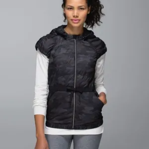 Lululemon Spring Fling Puffy Puffer Vest Lotus Camo Black Size 6