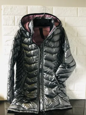 New Noize Claire-M-G Long-Length Puffer (Kids) (Girls) Silver with light Pink lining! Keeps you warm without the bulk, Sz 10! Retails $125 