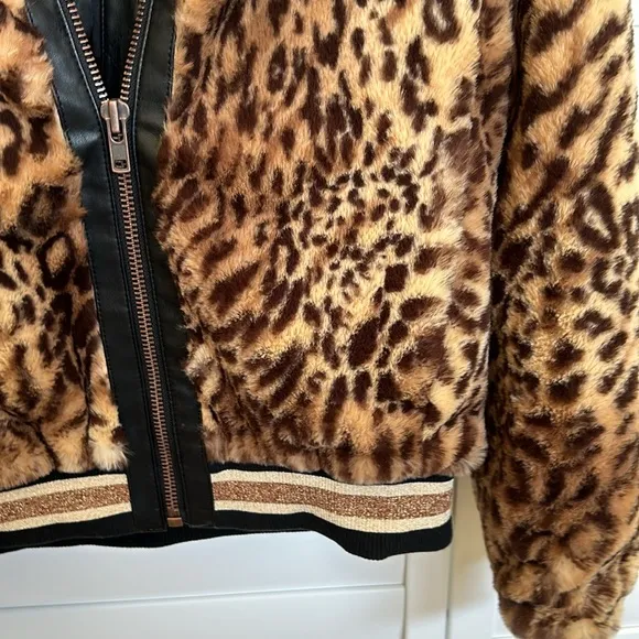 NWOT Bailey 44 Eliza Leopard Print Faux Bomber Jacket Size Small 4-6