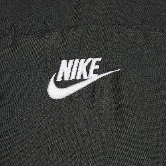 NWT New Nike Sportswear Classic Puffer Womens Therma-FIT Vest Large Loose Gilet