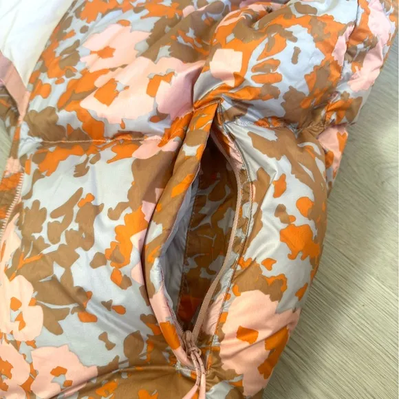 PrAna Hellebore Lightweight Insulated Puffer Vest Size Large Floral Orange