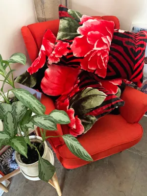 "Rose from Concrete"  Tirada pillow