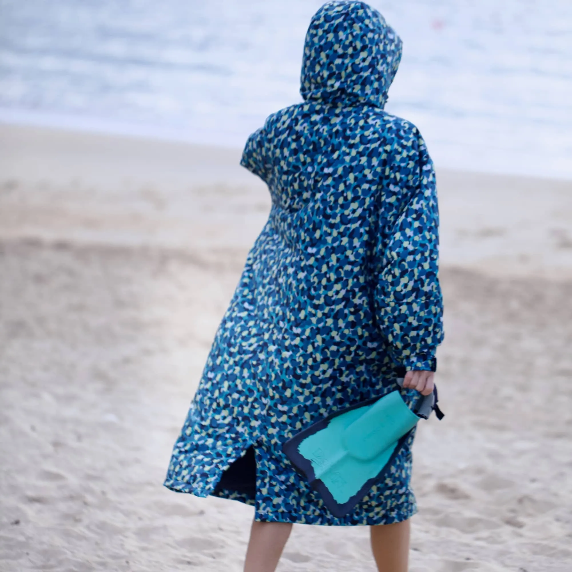 VOITED 2nd Edition Outdoor Change Robe & Drycoat for Surfing, Camping, Vanlife & Wild Swimming - An Tracks