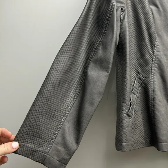 Women’s Faux Leather Alfani Bomber Jacket Zip Up Gray Snakeskin Large