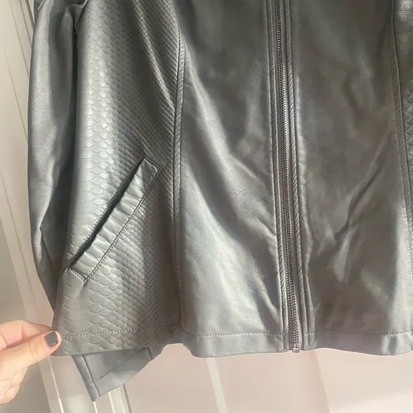 Women’s Faux Leather Alfani Bomber Jacket Zip Up Gray Snakeskin Large
