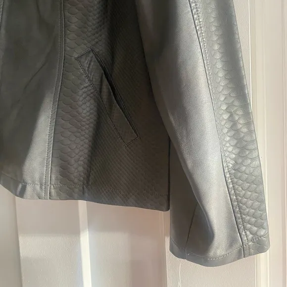Women’s Faux Leather Alfani Bomber Jacket Zip Up Gray Snakeskin Large